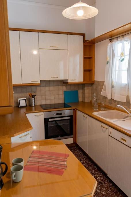 Saffron Apartment In Central Athènes Extérieur photo